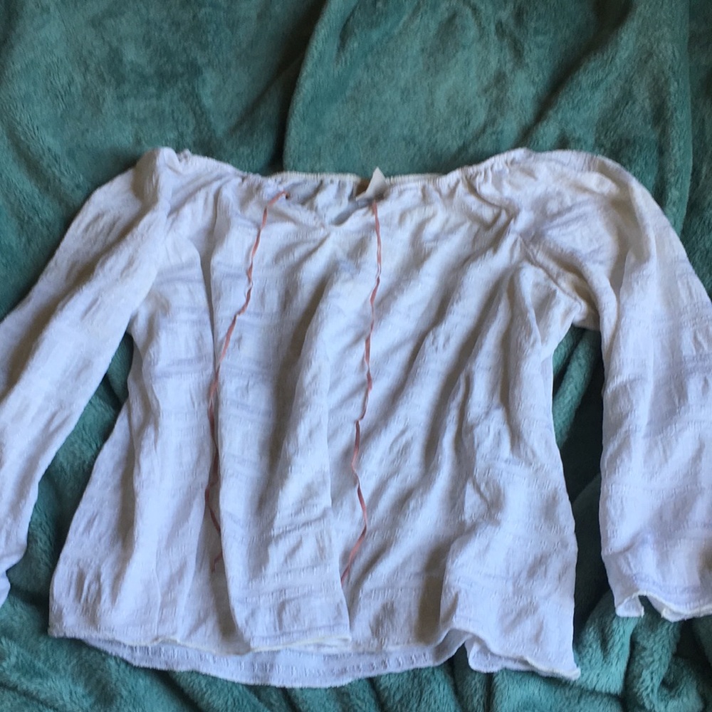 white off the shoulder “hippie” shirt